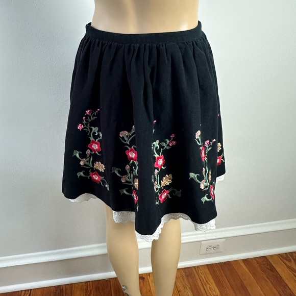 VTG 70s Dolce & Gabbana embroidered flowers circle lace lining skirt size 26/40 - Picture 3 of 9